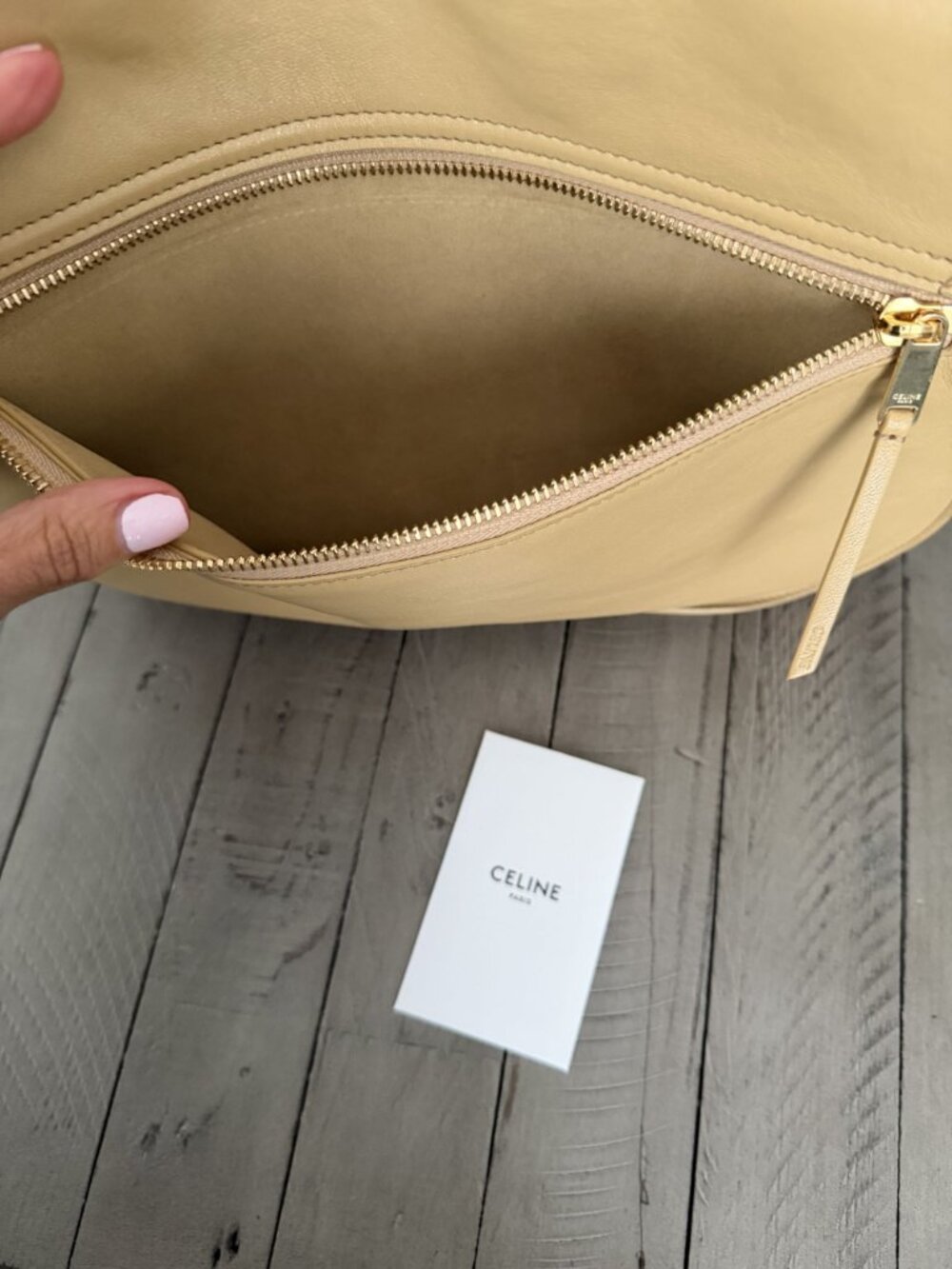 New in Box Celine SOFT TRIOMPHE BESACE IN SUPPLE BEIGE LAMBSKIN - Picture 14 of 16